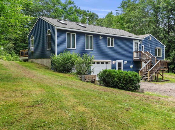 241 Clough Pond Road, Loudon, NH 03307