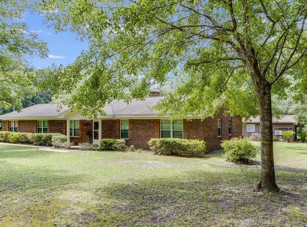 1318 John Riley Barnhill Road, Baker, FL 32531