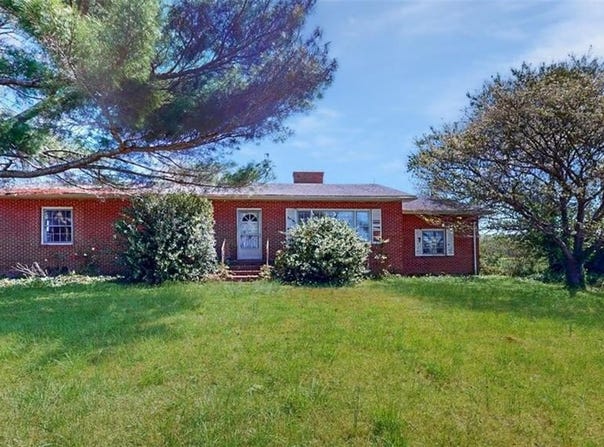 893 Pear Tree Avenue, West Point, VA 23181