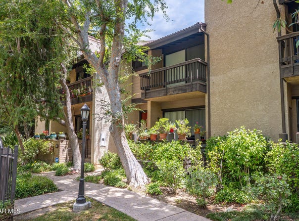 21901 Burbank Boulevard, Woodland Hills, CA 91367