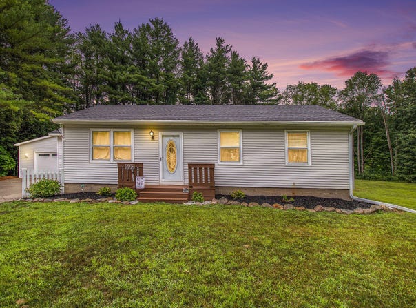 697 Edgecreek Drive, Wayland, MI 49348