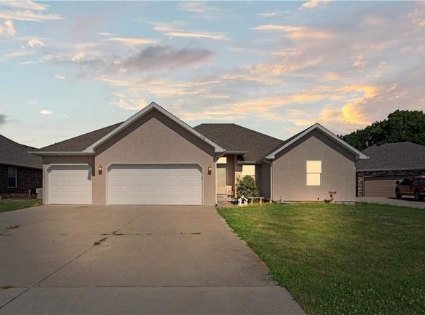 21506 Murlo Circle, Peculiar, MO 64078