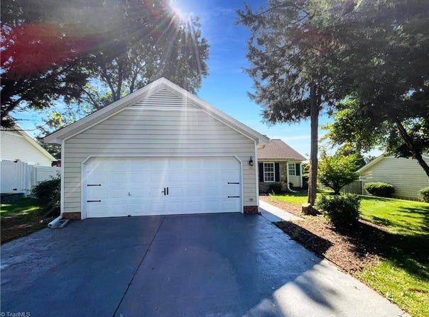 1525 Fiddlers Knoll Drive, Kernersville, NC 27284
