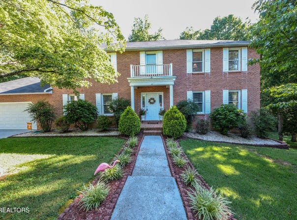 12 Blue Mountain Court, Oak Ridge, TN 37830