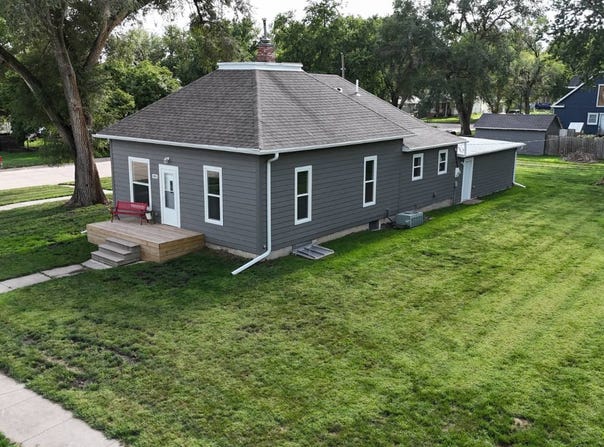803 11th Street, Aurora, NE 68818