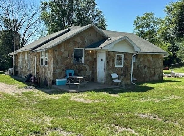 12074 S 1600 Road, Nevada, MO 64772