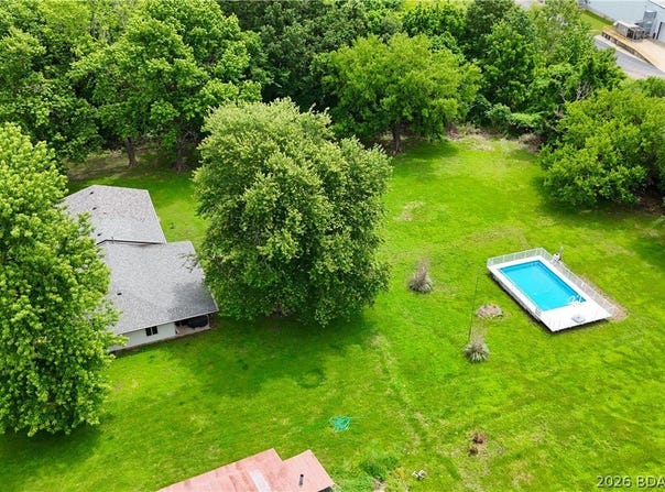 1014 Railroad Pond Road, Eldon, MO 65026