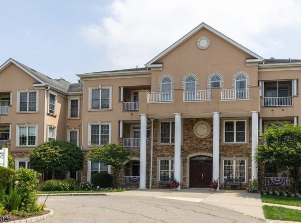 1111 Clinton Ln, Rockaway Twp., NJ 07866-5821