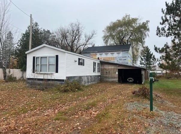 39 Van Horne Avenue, Brownville, ME 04414