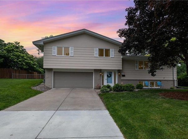 2205 Valders Avenue N, Golden Valley, MN 55427