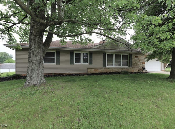 890 Wadsworth Road, Medina, OH 44256