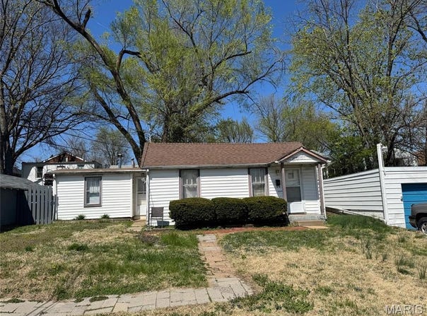 9431 Edmund Drive, St Louis, MO 63114