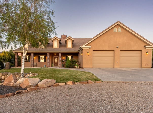 696 High Ground DR, Dammeron Valley, UT 84783