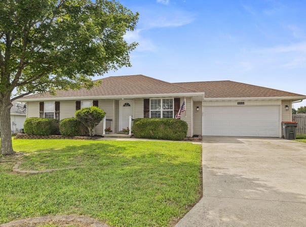 111 Spruce Avenue, Clever, MO 65631