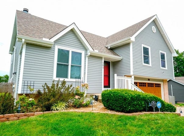 101 Shasta Daisy Drive, Smithville, MO 64089