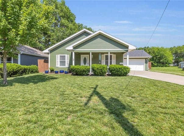 823 S Pecan Street, Ottawa, KS 66067