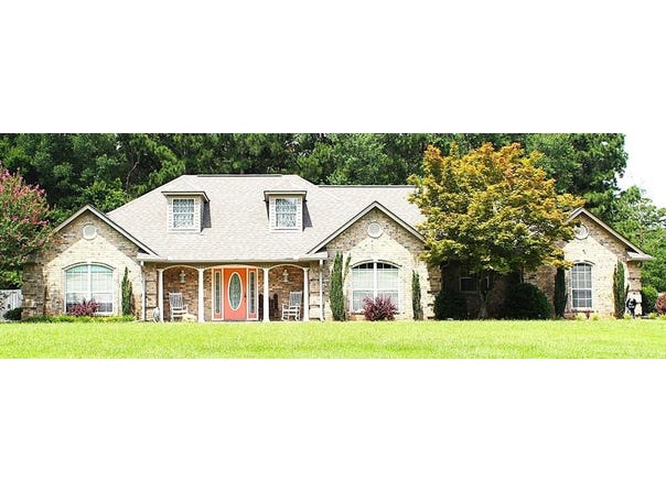 138 Weatherby Drive, Hooks, TX 75561