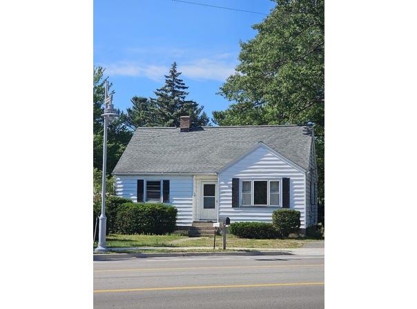 428 Seminole Road, Norton Shores, MI 49444