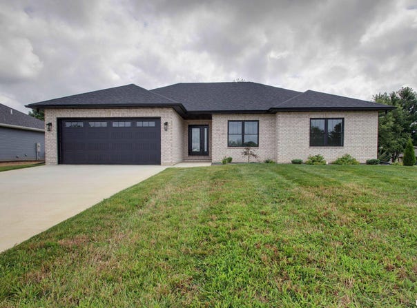 2500 TAYLOR Drive, Quincy, IL 62305
