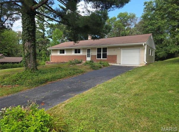 26 Branford Drive, St Louis, MO 63132