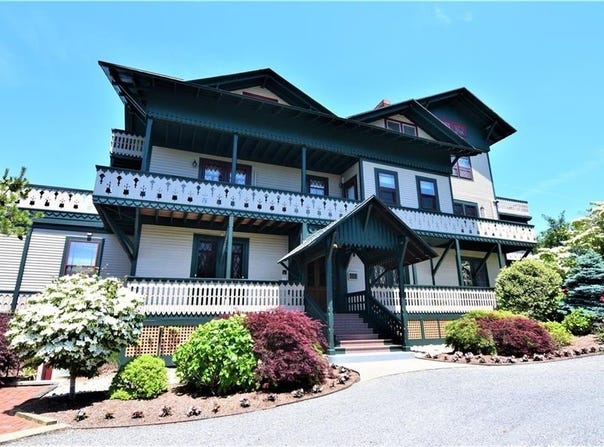 35 Chastellux Avenue, Newport, RI 02840