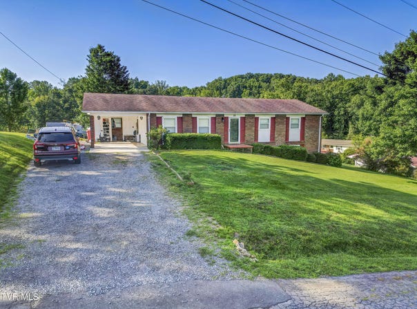 110 Circle Drive, Surgoinsville, TN 37873