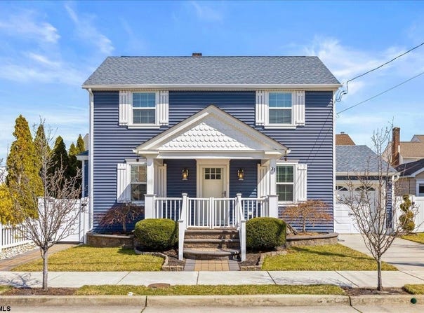 31 N Clarendon Ave, Margate, NJ 08402