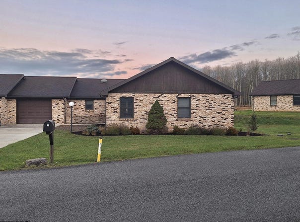 411 Pineview Drive, Thomas, WV 26292-8018