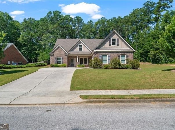902 Edgewater, Loganville, GA 30052