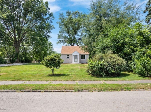 349 25th Street SE, Massillon, OH 44646