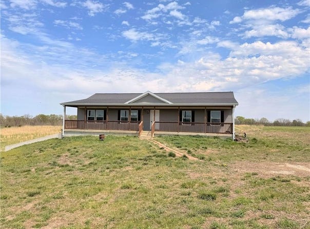 23160 235th Street, Leavenworth, KS 66048