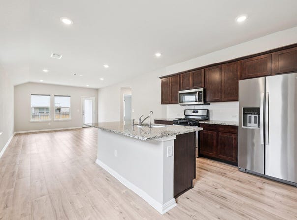 136 Ellinger RD, Georgetown, TX 78626