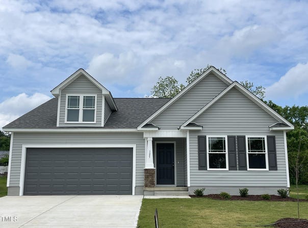 127 Oakfield Trace Drive, Four Oaks, NC 27524
