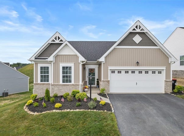 141 Deana Dr, Robinson Twp, PA 15136