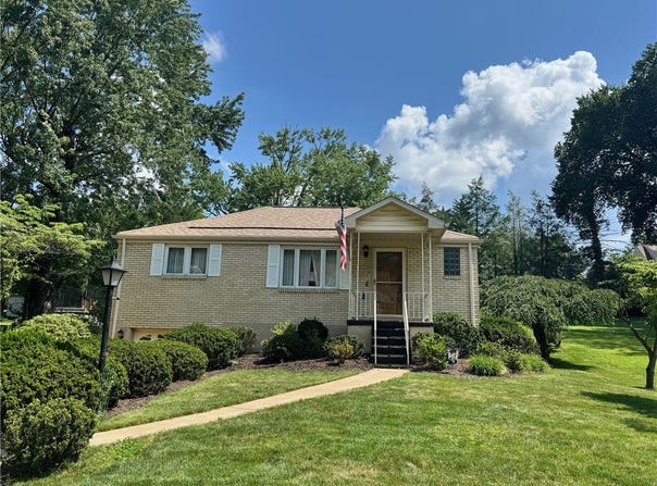 527 Glenrock Dr, Bethel Park, PA 15102