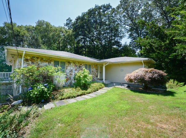 123 El Toro Drive, Bristol, CT 06010
