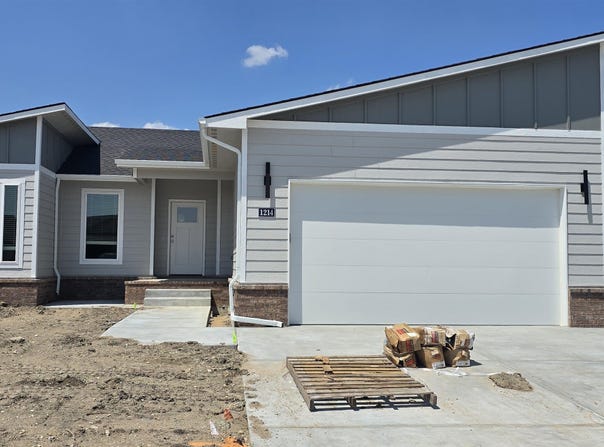 1214 SE 8th, Newton, KS 67114