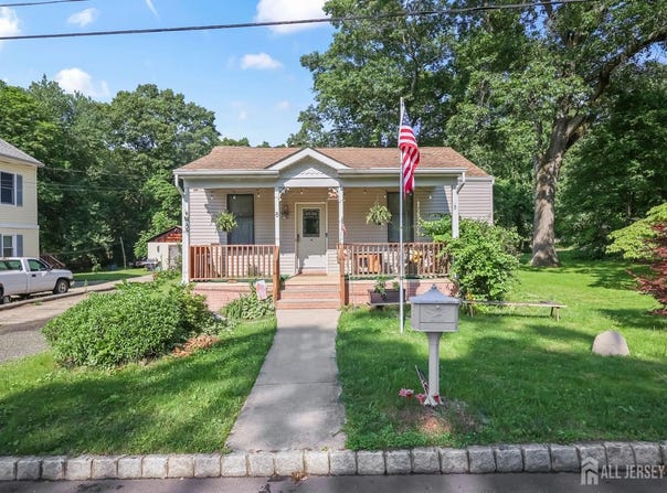 8 Walnut Street, Monroe, NJ 08831