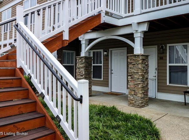 9003 Falcon Crest Ct, Louisville, KY 40219