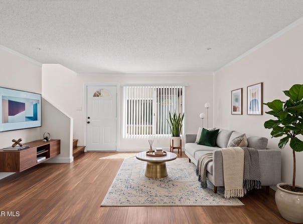 8800 Burnet Avenue, North Hills, CA 91343