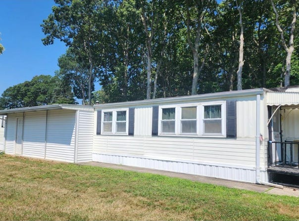 703 Fresh Pond Ave., Calverton, NY 11933