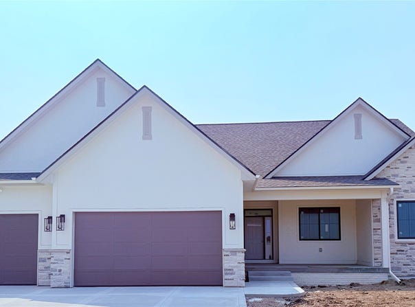 3034 NW Beechwood Drive, Grimes, IA 50111