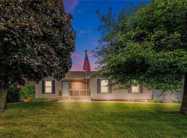 811 S Park Drive, Raymore, MO 64083