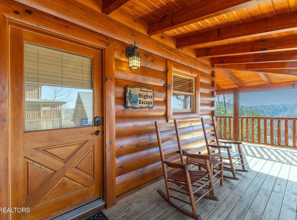 1958 Cougar Crossing Way, Sevierville, TN 37876