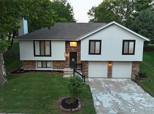 14401 Saint Andrews Drive, Grandview, MO 64030