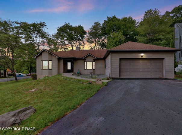 326 Edgemont Road, Stroudsburg, PA 18360