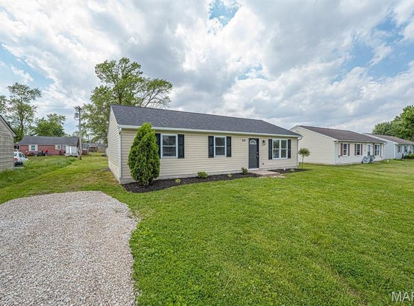 1015 S Jefferson Street, Vandalia, MO 63382