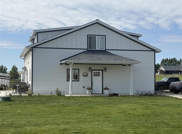 280 W Main St, Cowley, WY 82420