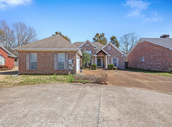 15 Weatherstone Drive, Jackson, TN 38305