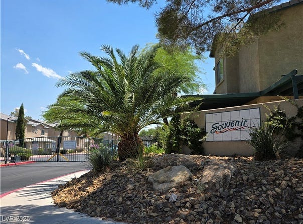5266 Souvenir Lane, Las Vegas, NV 89118